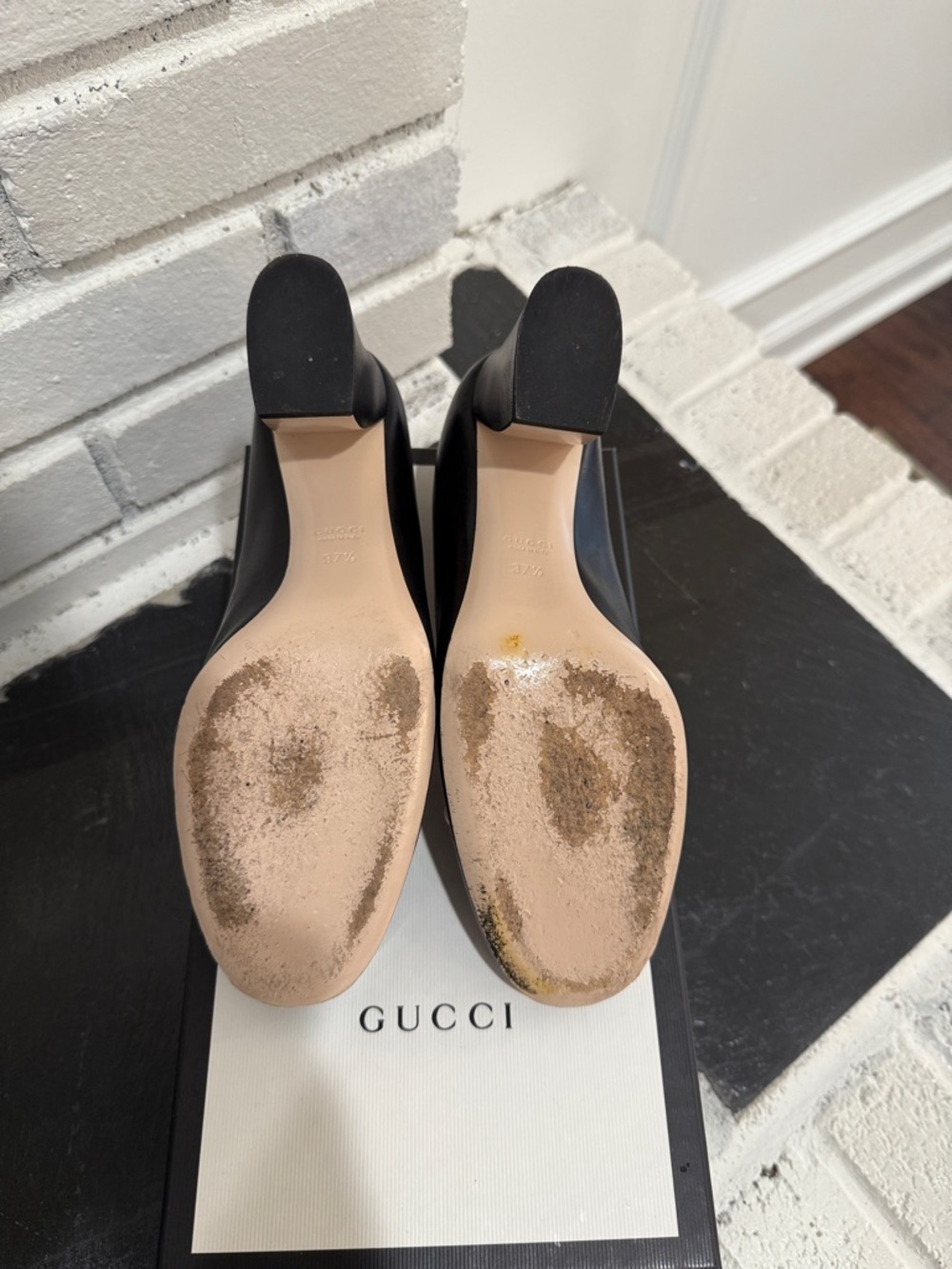 Gucci Black Leather Pumps with Pearl and Gold GG Accents - Picture 3 of 4
